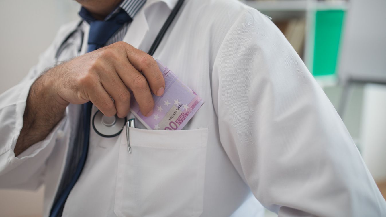 Hálapénzt megkövetelő főorvosokat helyeztek előzetes letartóztatásba