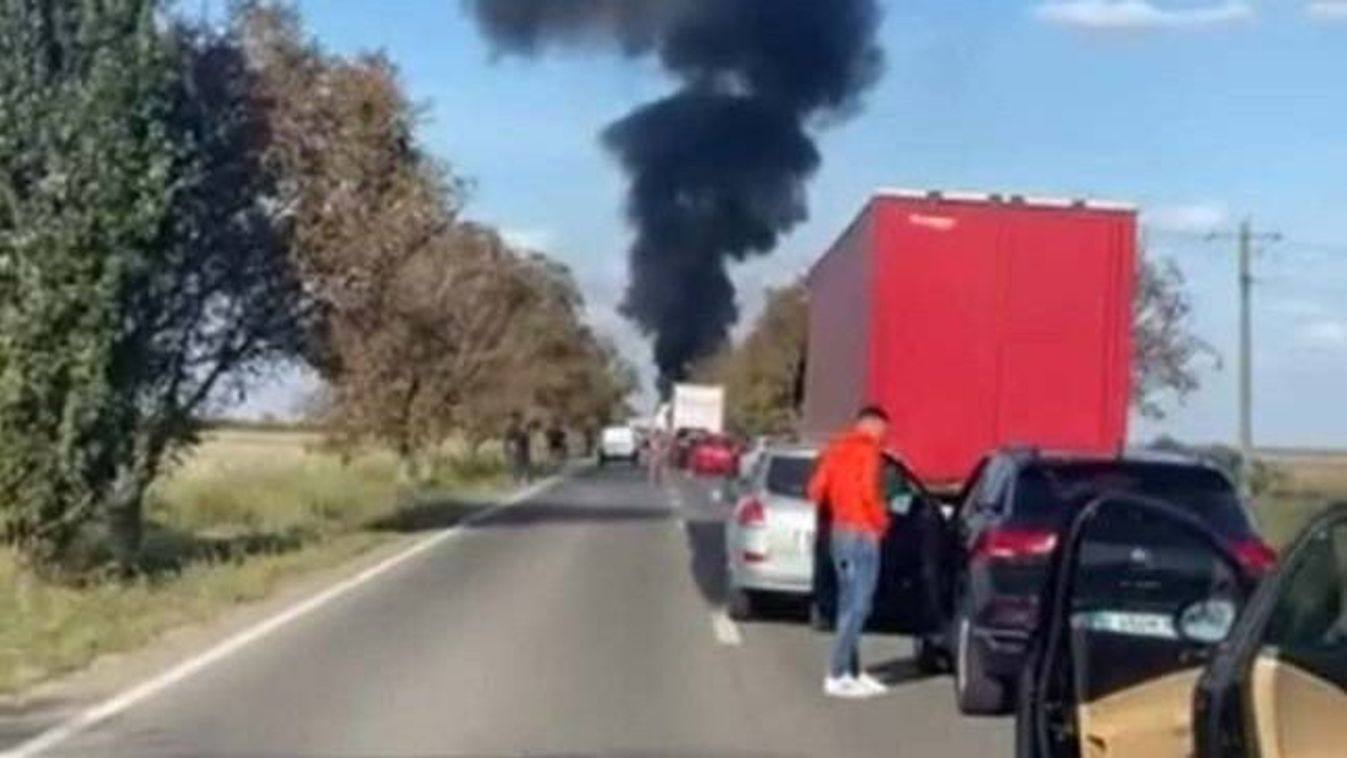 Menet közben gyulladt ki a kamion