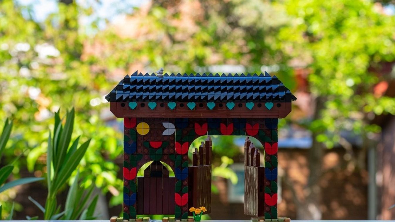Székelykapu-építőkészletet gyárthat a LEGO, tízezer szavazat szükséges