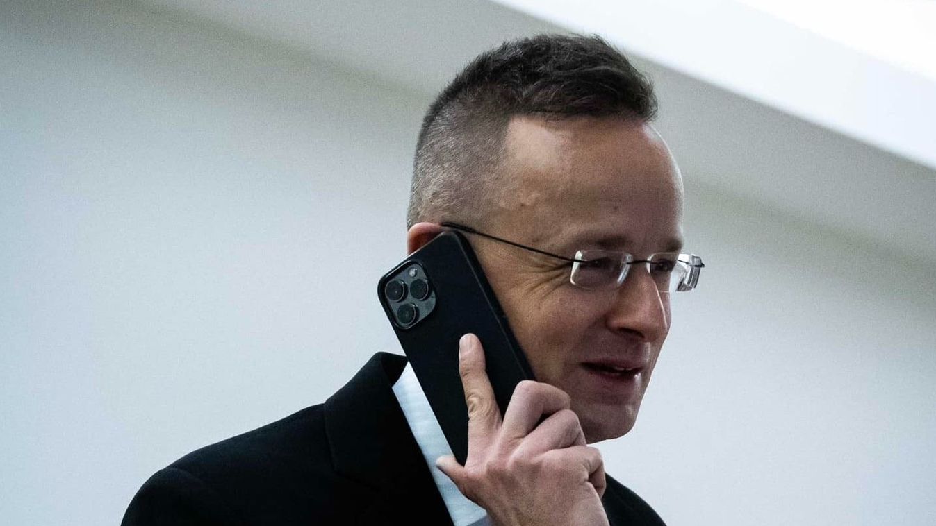 Üzbég miniszterrel tárgyalt telefonon Szijjártó Péter