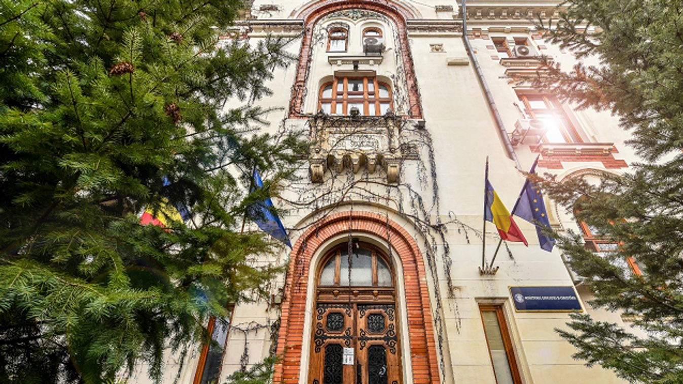 Oktatási minisztérium: az iskolákban a törvény szerint tilos a politikai tevékenység