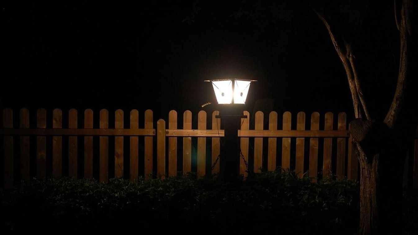 Kültéri LED világítás: Mit válasszunk az udvarra és a kertbe? (x)